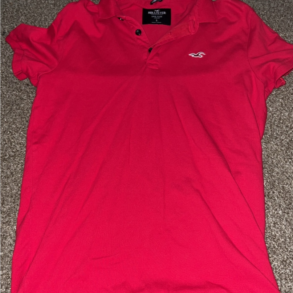 Red hollister tee shirt